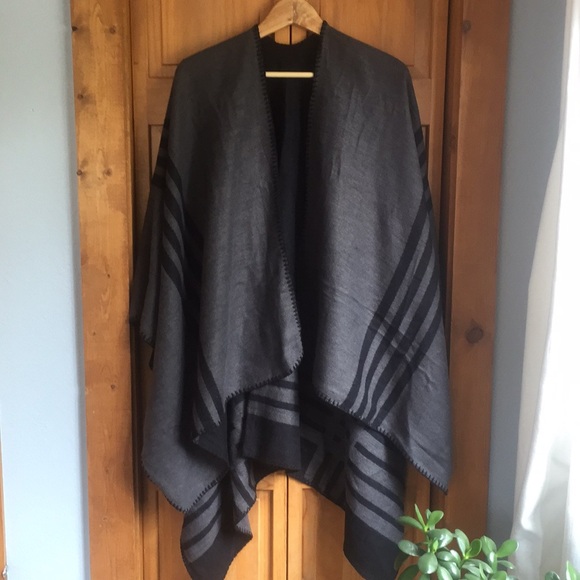 Poncho - Picture 4 of 5